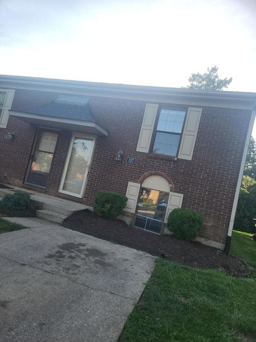 527 El Paseo Pl, Lexington, KY, 40517-4148 | Card Image