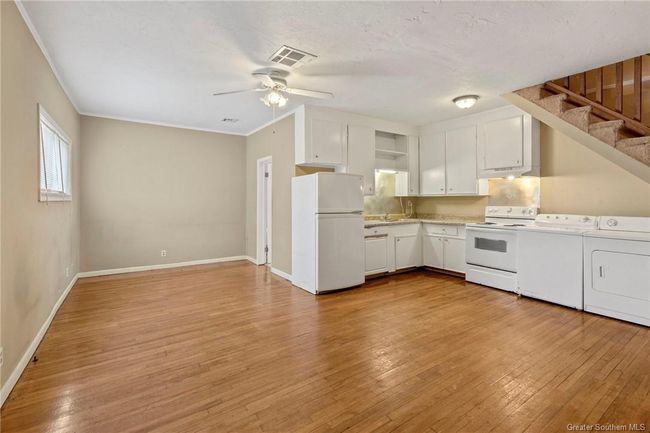 Kitchen & Living | Image 4