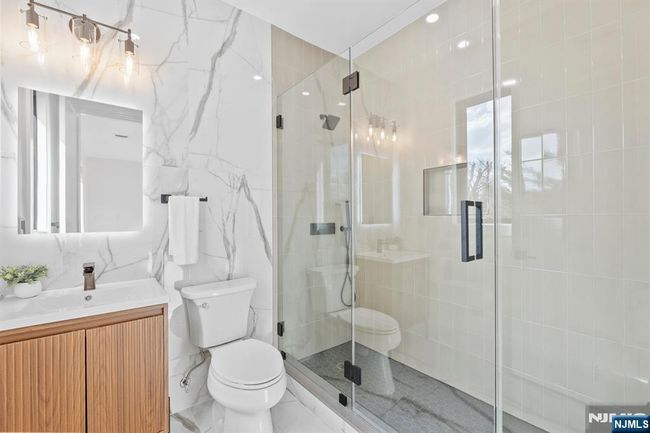 75 Maryland Rd, House other with 6 bedrooms, 8 bathrooms and null parking in Paramus NJ | Image 23