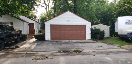 507 Main St, Fenton, MI, 48430-2135 | Card Image