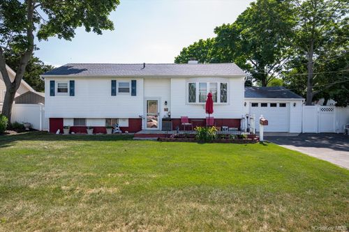 2707 Gull Ave, Medford, NY, 11763-2035 | Card Image