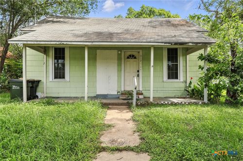 312 W Courthouse St, Cuero, TX, 77954-3716 | Card Image