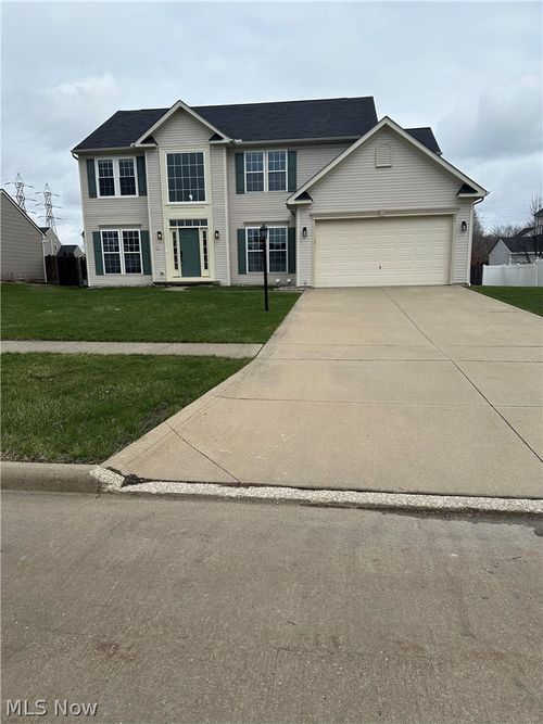 82 Stonesthrow Dr, Berea, OH, 44017-4005 | Card Image
