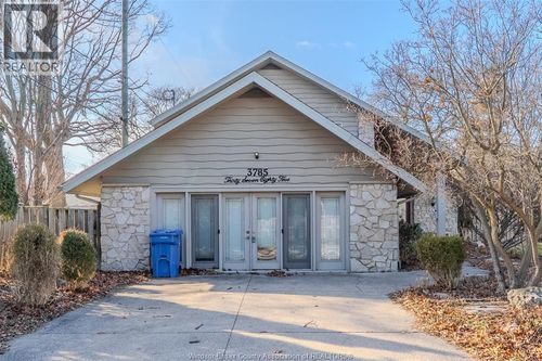 3785 Wilcox Ave, Windsor, ON, N9E3L1 | Card Image