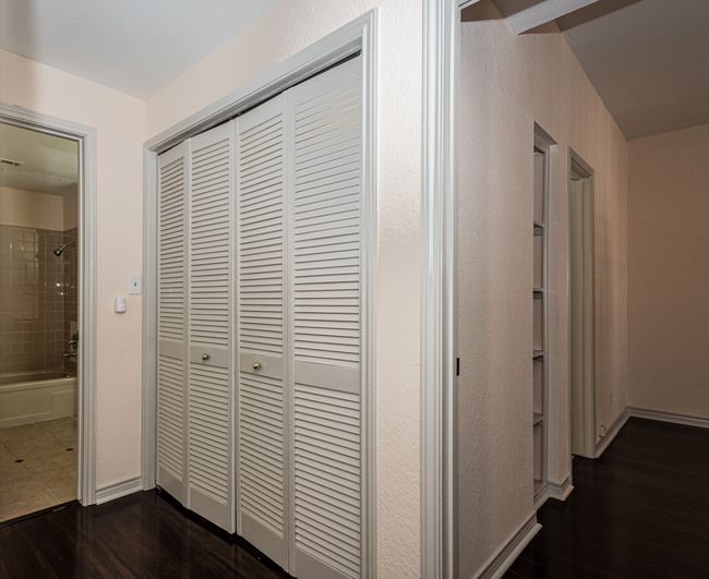 Full sized Laundry Clost | Image 12
