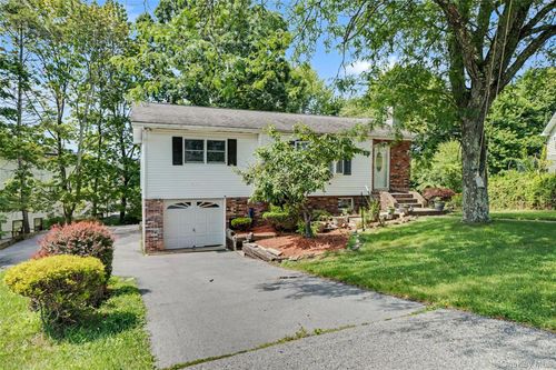 1 Austin Ct, Monroe, NY, 10950-2301 | Card Image