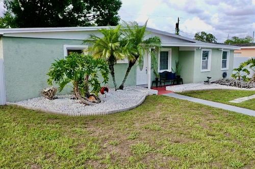 2813 W Kenmore Ave, TAMPA, FL, 33614-3349 | Card Image