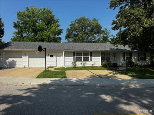 1215 Butternut Dr, Greenville, IL, 62246-1301 | Card Image