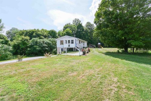 643 Parker Rd, Pittsford, VT, 05763-9584 | Card Image