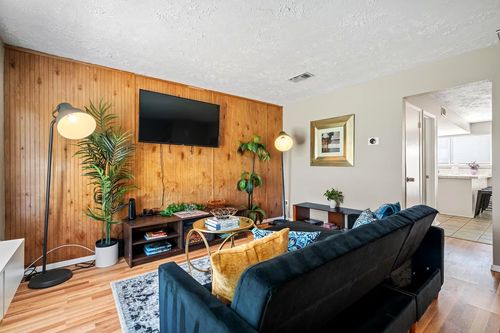 34-14 W Townhouse Ln, Grand Prairie, TX, 75052-6221 | Card Image