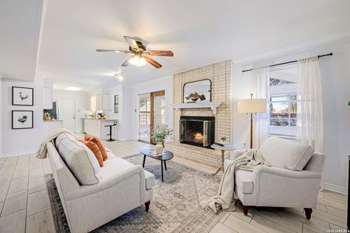 5801 Windvale Dr, Windcrest, TX, 78239-1952 | Card Image