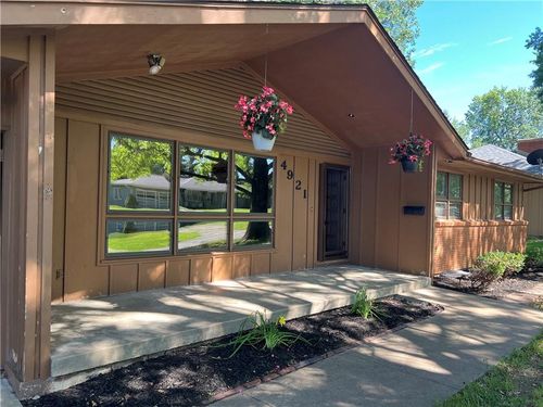 4921 S Willis Ave, Independence, MO, 64055-5673 | Card Image