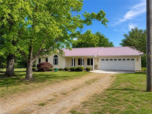 858 George Murphy Road, Winston Salem, NC, 27107 | Card Image