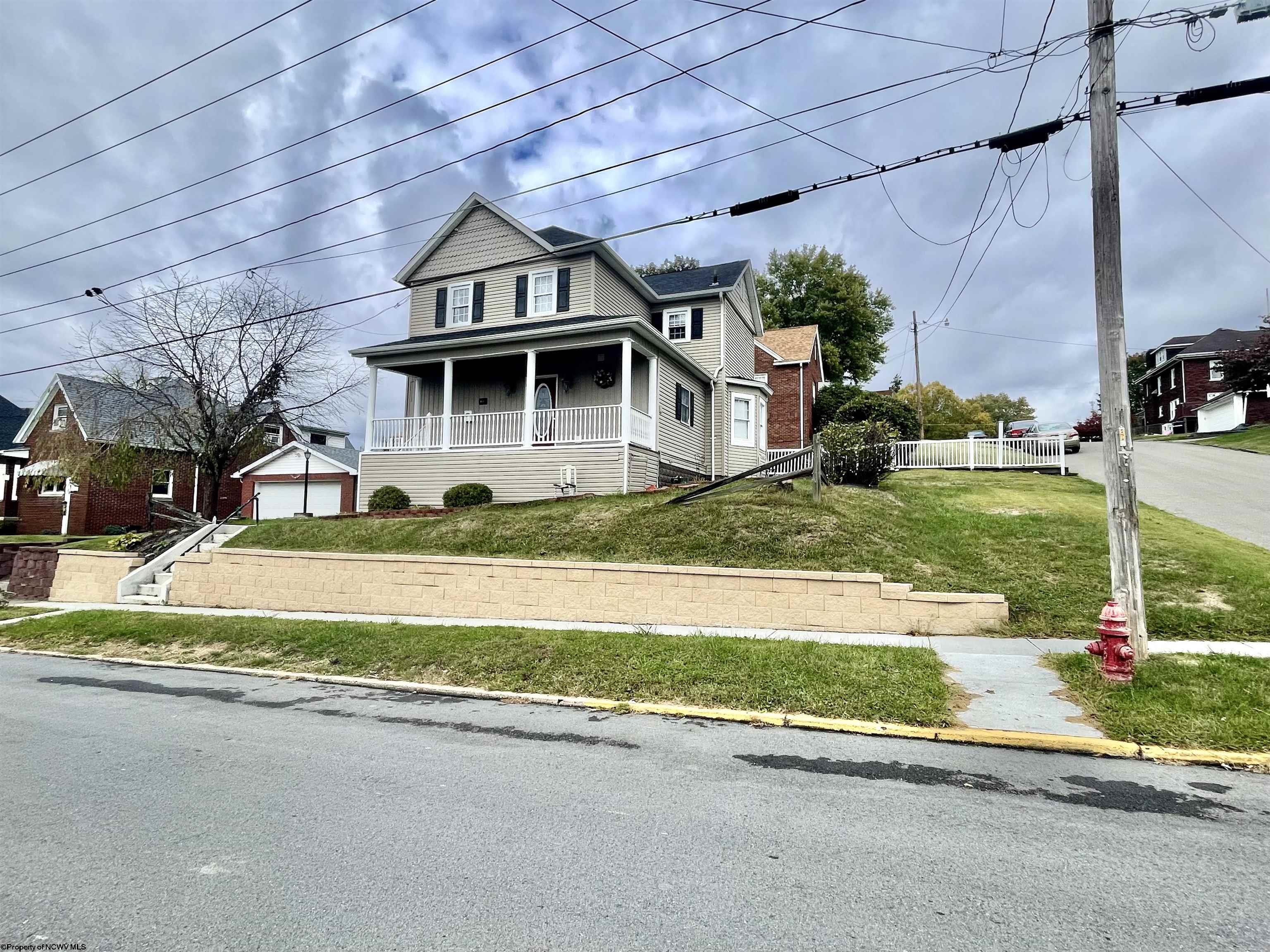 2302 Hamill Avenue, For Sale in Clarksburg Zoocasa