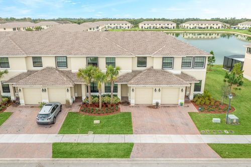 10032 W Villa Cir, Vero Beach, FL, 32966-3137 | Card Image