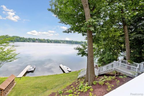 6201 Academy Dr, Brighton, MI, 48116-6506 | Card Image