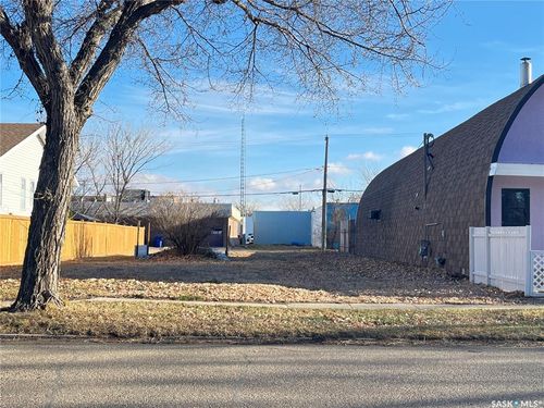 210 Maple St, Maple Creek, SK, S0N0B6 | Card Image