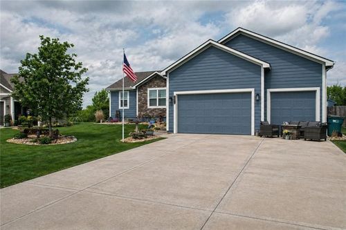 21650 Wilson St, Spring Hill, KS, 66083-8881 | Card Image