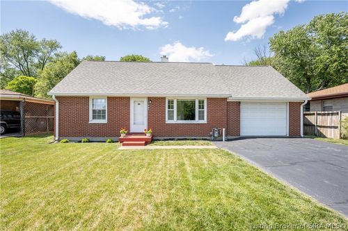 1907 E 8th St, Jeffersonville, IN, 47130-5015 | Card Image
