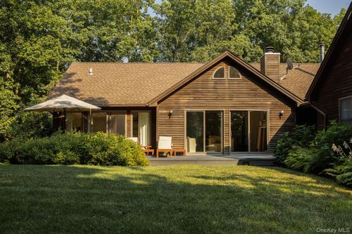 21 Pine Knoll Ln, Clinton Corners, NY, 12514-2728 | Card Image