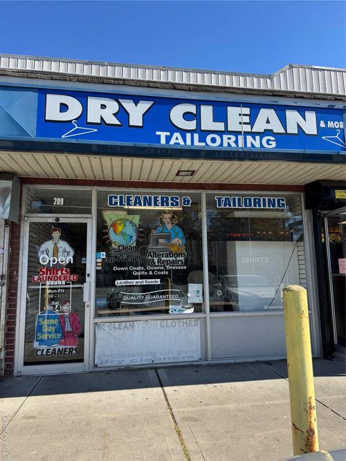 209 Carleton Ave, East Islip, NY, 11730-1603 | Card Image