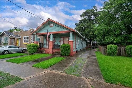 2715 Acacia St, New Orleans, LA, 70122-5917 | Card Image