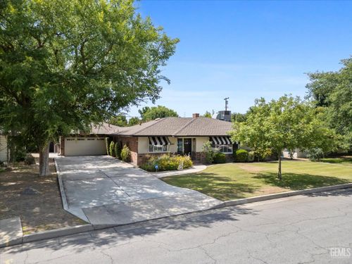 2465 Pine St, Bakersfield, CA, 93301-2741 | Card Image