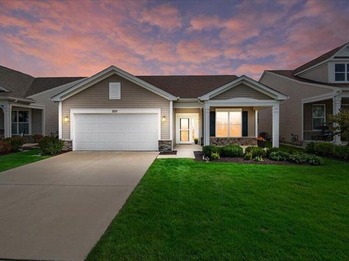 321 Bowing Way, Lake Geneva, WI, 53147-4027 | Card Image