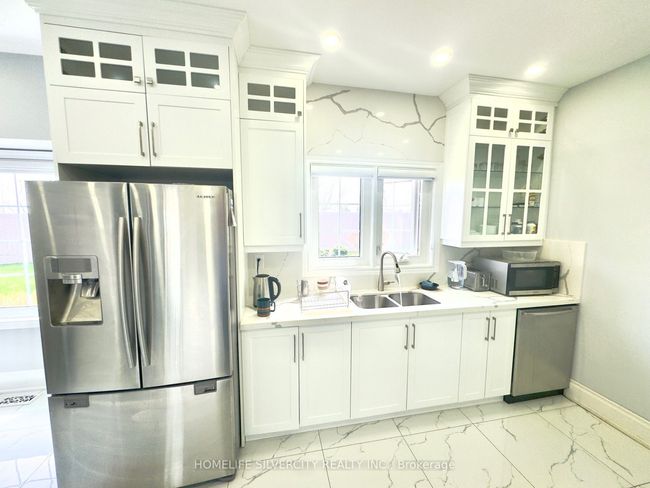 12 Larkdale Terr, Condo with 2 bedrooms, 3 bathrooms and 1 parking in Brampton ON | Image 7