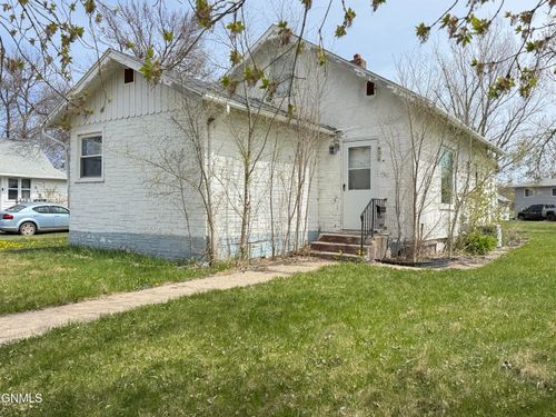 432 7th Ave Ne, Valley City, ND, 58072-3134 | Card Image