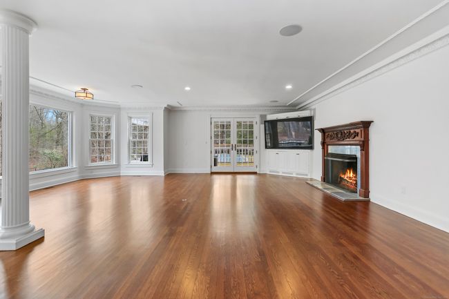 Expansive Family Room | Image 12