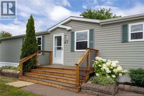 47 Hayward Lane, House with 3 bedrooms, 1 bathrooms and null parking in Riverview NB | Card Image