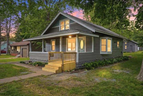 538 N Pearl St, River Falls, WI, 54022-1202 | Card Image