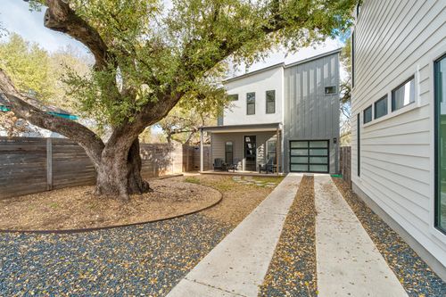 2-1183 Oakgrove Ave, Austin, TX, 78702-2520 | Card Image