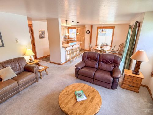 j-42-1607 Davis Ave, Mccall, ID, 83638-1033 | Card Image