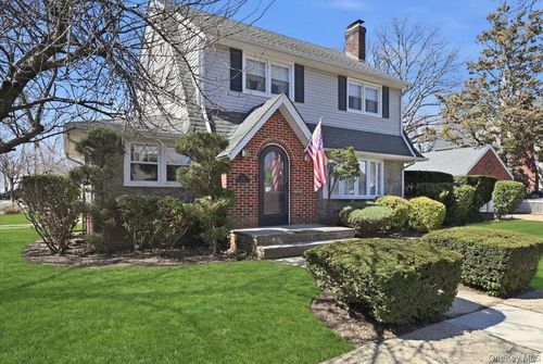 38 Pine Ave, Floral Park, NY, 11001-2321 | Card Image