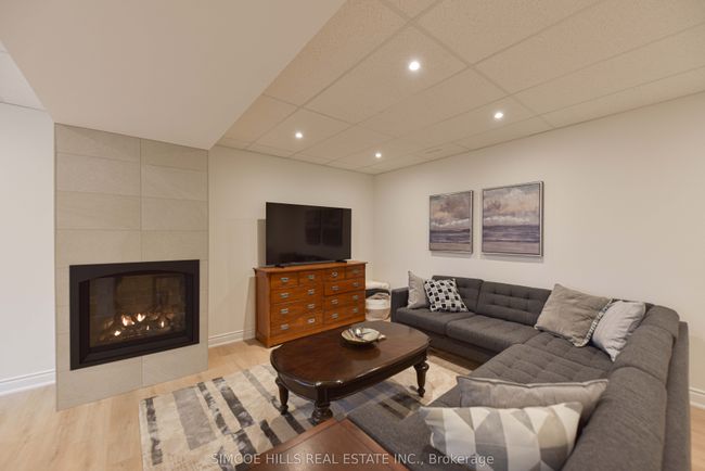 4329 Forest Wood Dr, House other with 4 bedrooms, 3 bathrooms and 6 parking in Severn ON | Image 23
