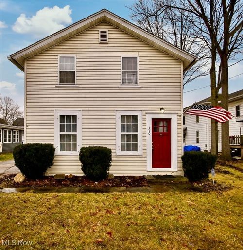 319 Locust Street S, Canal Fulton, OH, 44614 | Card Image