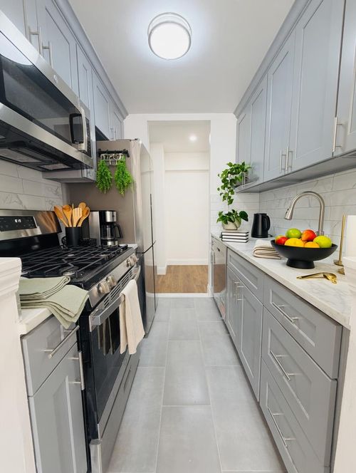 1-c-134-05 Dahlia Ave, Flushing, NY, 11355-4713 | Card Image