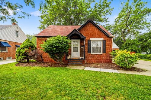 316 E 327th St, Willowick, OH, 44095-3235 | Card Image