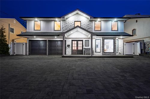 4011 Greentree Dr, Oceanside, NY, 11572-5948 | Card Image