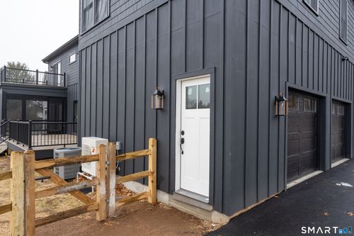 31 Driveway, Guilford, CT, 06437-3402 | Card Image