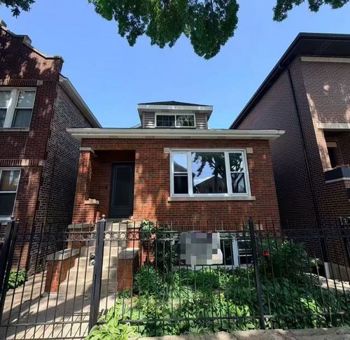 3015 S Quinn St, Chicago, IL, 60608-5810 | Card Image