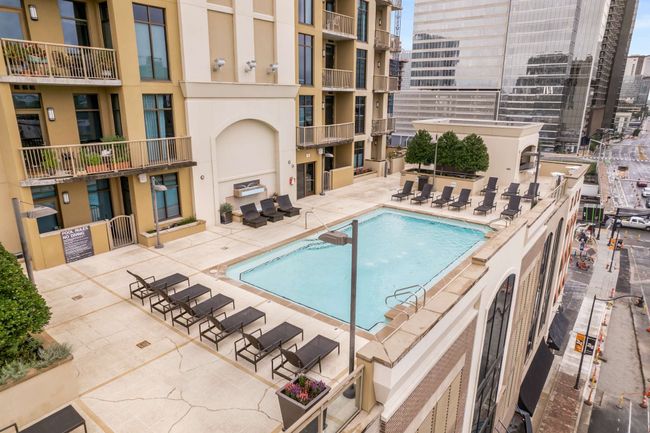 Pool and BBQ area | Image 26