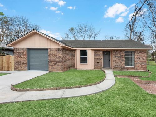 230 W Willwood Dr, Willis, TX, 77378-8311 | Card Image
