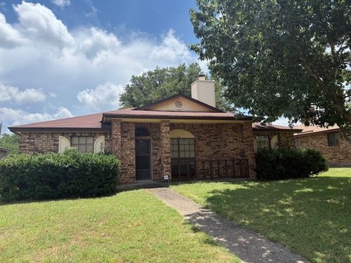 1116 Cresthaven Dr, Lancaster, TX, 75134-2061 | Card Image