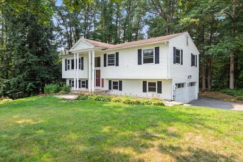 3 Greenbriar Dr, Essex, VT, 05452-3903 | Card Image