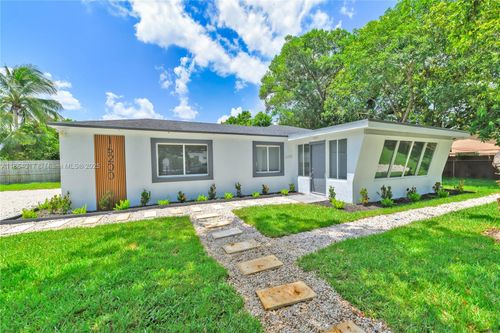 16200 3rd Ave, North Miami Beach, FL, 33162-4302 | Card Image