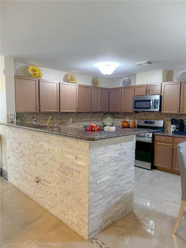 6702 Shining Sumac Ave, House other with 5 bedrooms, 3 bathrooms and 2 parking in Houston TX | Image 14