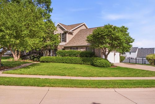 5679 Appleton Rd, Bettendorf, IA, 52722-5610 | Card Image